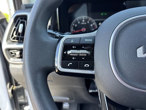 Certified 2023 Kia Sorento LX FWD image 25
