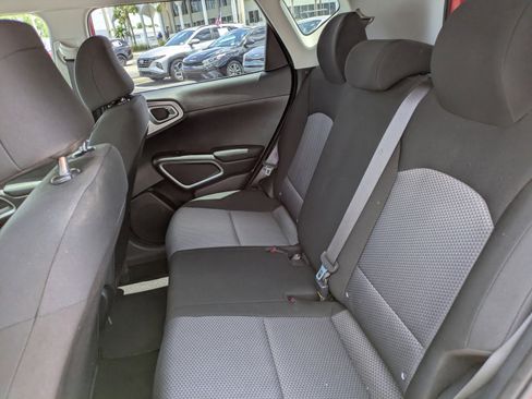 Certified 2022 Kia Soul LX FWD image 10