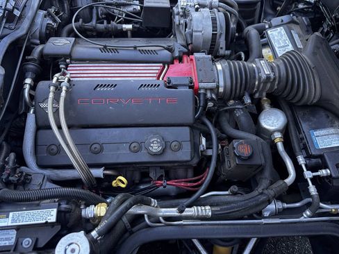 Used 1996 Chevrolet Corvette Coupe RWD image 33