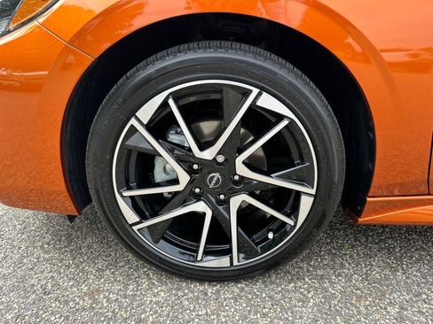Certified 2025 Nissan Sentra SR w/ SR Premium Package FWD image 9