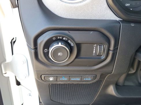 Used 2025 Jeep Wrangler Unlimited Sahara w/ Safety Group AWD/4WD image 20
