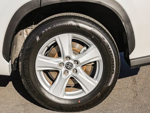 Certified 2023 Toyota Highlander L image 29