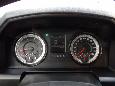Used 2018 RAM 1500 Express RWD image 11