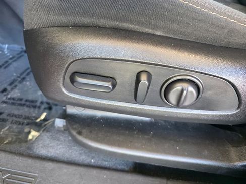Used 2019 Chevrolet Equinox LT AWD/4WD image 23