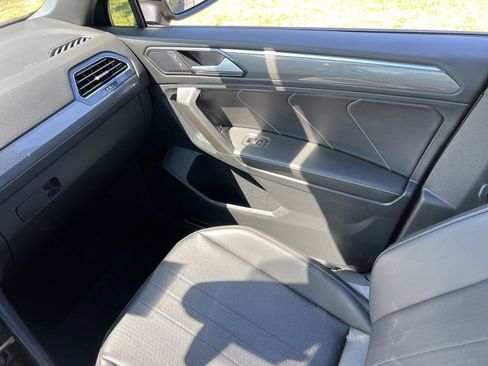 Used 2022 Volkswagen Tiguan SE R-Line image 26