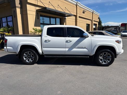 Used 2019 Toyota Tacoma Limited AWD/4WD image 3