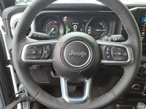 Used 2025 Jeep Wrangler Unlimited Sahara image 8
