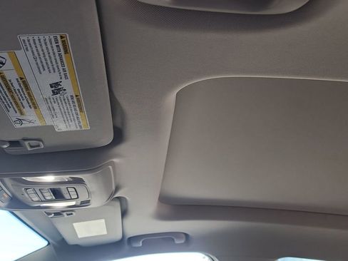 Used 2021 Buick Envision Essence w/ Technology Package I image 19