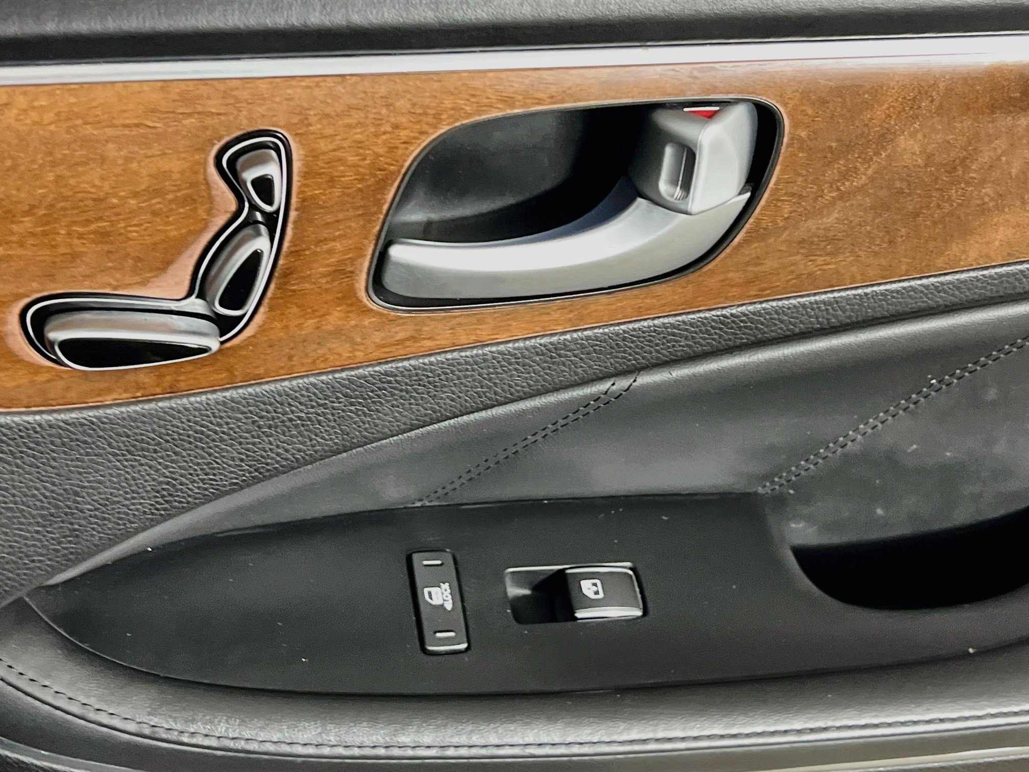 Used 2013 Hyundai Equus Signature RWD image 32