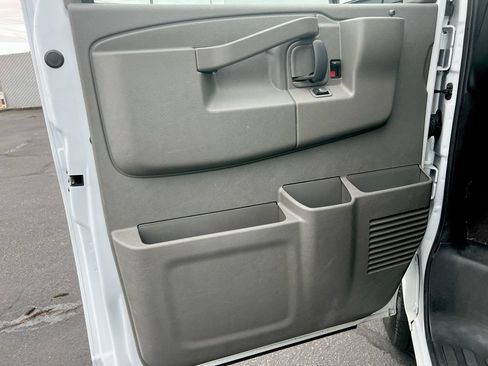 Used 2025 Chevrolet Express 3500 LT w/ LT Preferred Equipment Group RWD image 18