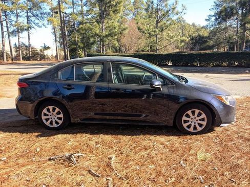 Used 2024 Toyota Corolla LE image 2