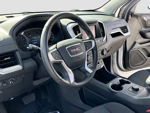 Used 2024 GMC Terrain SLE image 4
