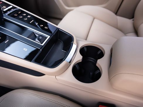 Certified 2026 Porsche Macan AWD/4WD image 18