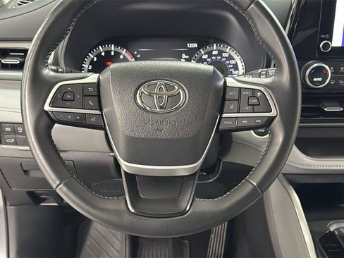 Certified 2024 Toyota Highlander LE image 10