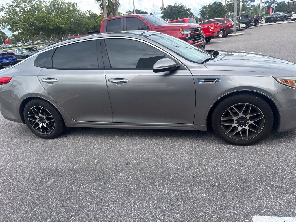 Used 2018 Kia Optima EX w/ Premium Package FWD image 4