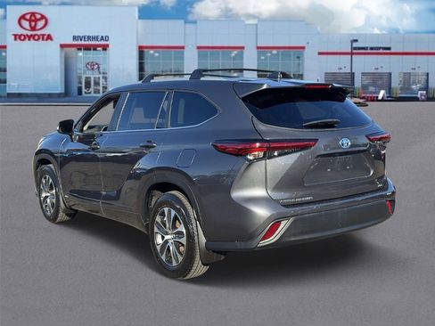 Certified 2023 Toyota Highlander XLE image 5