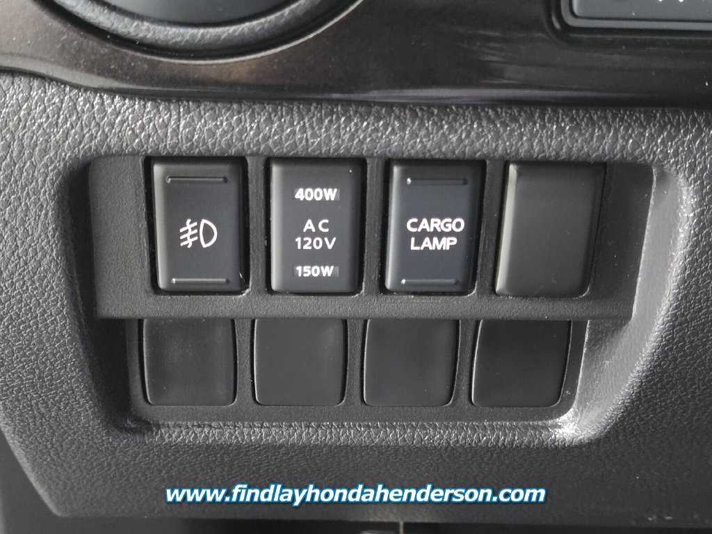 Used 2017 Nissan Titan SV RWD image 30
