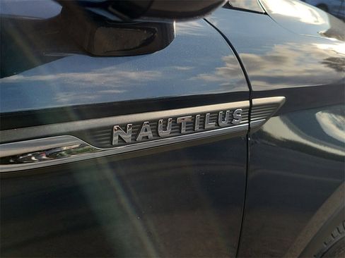 Certified 2022 Lincoln Nautilus Standard image 5