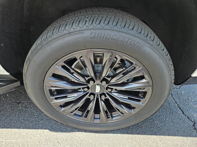 Used 2025 Cadillac Escalade ESV Sport w/ LPO, ONYX Package AWD/4WD image 14