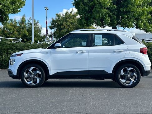 Used 2025 Hyundai Venue SEL FWD image 7