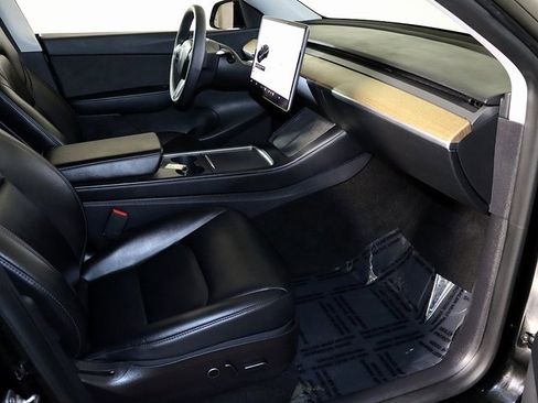 Used 2021 Tesla Model Y Long Range image 32