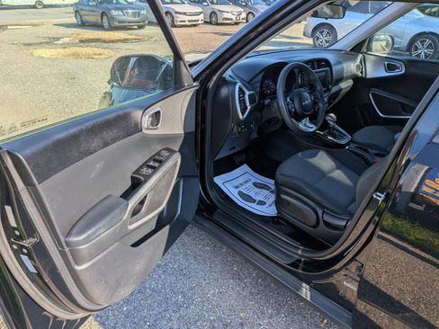 Used 2022 Kia Soul LX w/ Technology Package FWD image 19