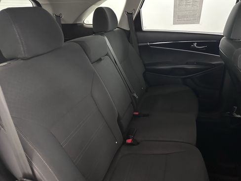Used 2019 Kia Sorento LX image 29