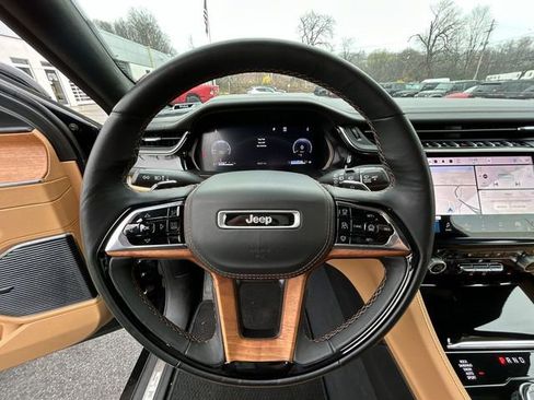 Used 2023 Jeep Grand Cherokee Summit AWD/4WD image 18