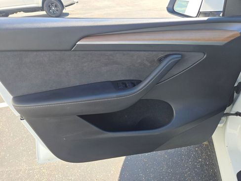 Used 2022 Tesla Model Y Long Range image 17