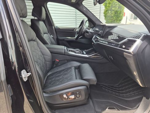 Used 2024 BMW X7 xDrive40i w/ M Sport Package AWD/4WD image 30