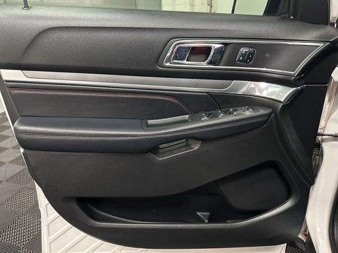 Used 2018 Ford Explorer Sport w/ Equipment Group 401A image 17