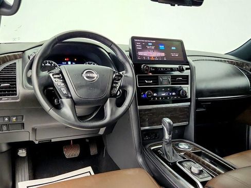 Used 2024 Nissan Armada Platinum w/ Captain's Chairs Package RWD image 11