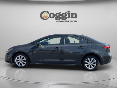 Used 2023 Toyota Corolla LE image 3