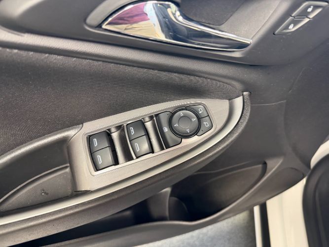 Used 2024 Chevrolet Malibu LT FWD image 9