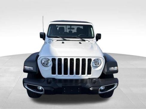 Used 2023 Jeep Gladiator Sport AWD/4WD image 3