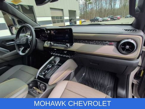 Used 2026 Chevrolet Colorado ZR2 w/ Technology Package AWD/4WD image 30