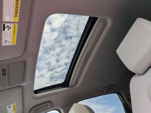 Used 2018 Honda CR-V Touring image 21