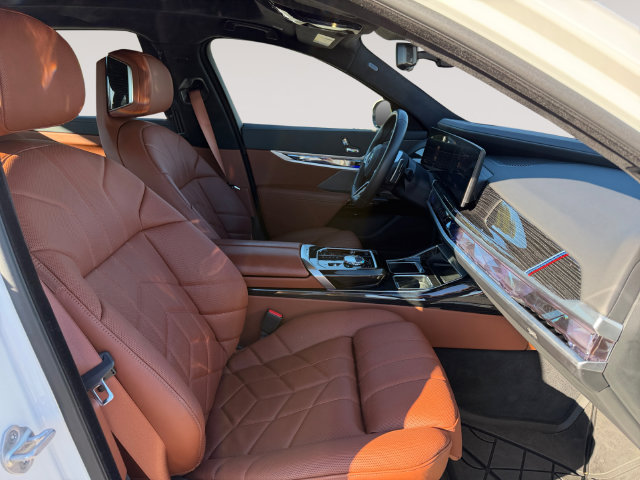 Certified 2026 BMW 750e xDrive AWD/4WD image 15