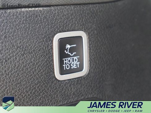 Used 2024 Jeep Wagoneer Series II w/ Flexible Seating Group AWD/4WD image 17