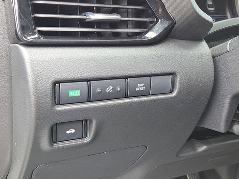 Used 2025 Nissan Sentra SV FWD image 24