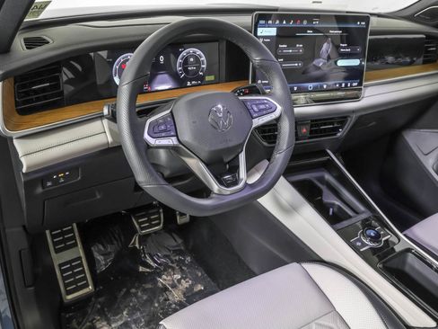 New 2026 Volkswagen Tiguan SEL R-Line image 3