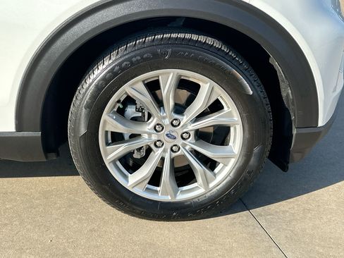 Used 2021 Ford Explorer XLT w/ Equipment Group 202A image 10