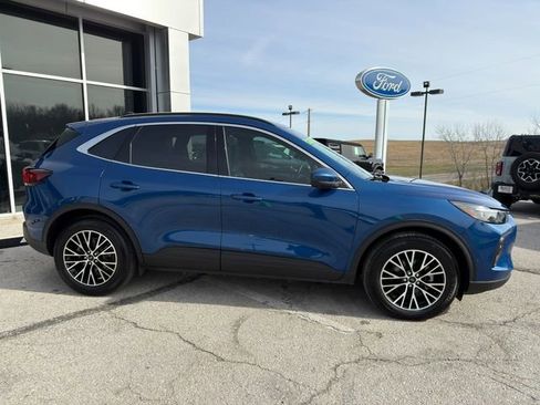 Used 2023 Ford Escape SE w/ PHEV Premium Package FWD image 8