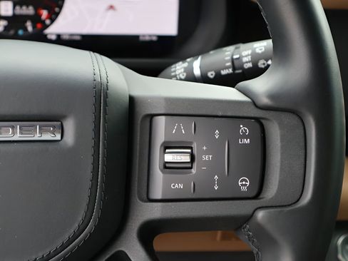 Certified 2025 Land Rover Defender 110 X AWD/4WD image 31