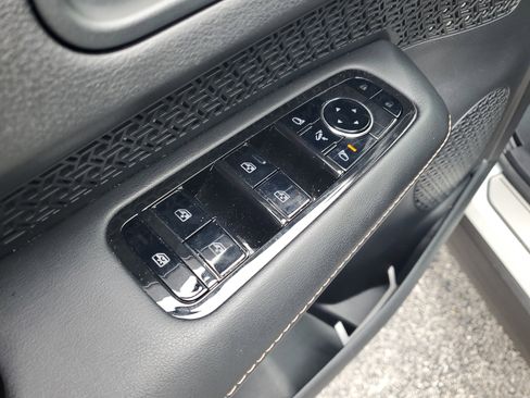 Certified 2025 Nissan Ariya FWD image 12