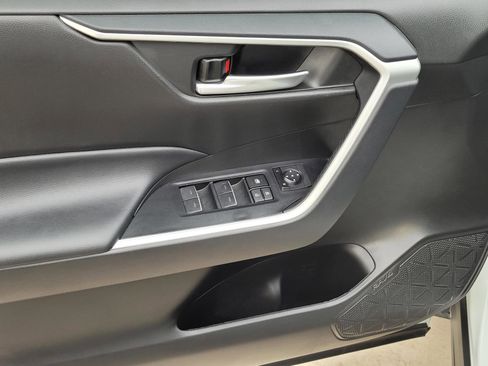 Used 2023 Toyota RAV4 XLE w/ Convenience Package image 4