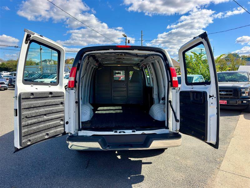 Used 2017 GMC Savana 2500 RWD image 4