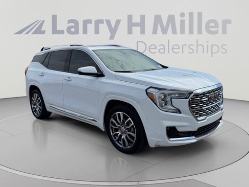Used 2024 GMC Terrain Denali w/ Denali Premium Package AWD/4WD image 7