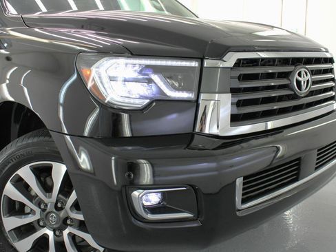 Used 2018 Toyota Sequoia Limited w/ Safety & Convenience Package image 22