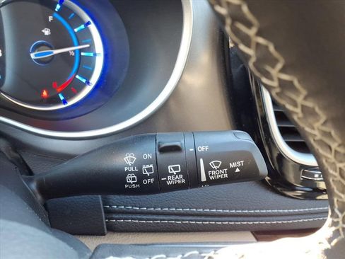 Used 2024 Chrysler Pacifica Select image 25